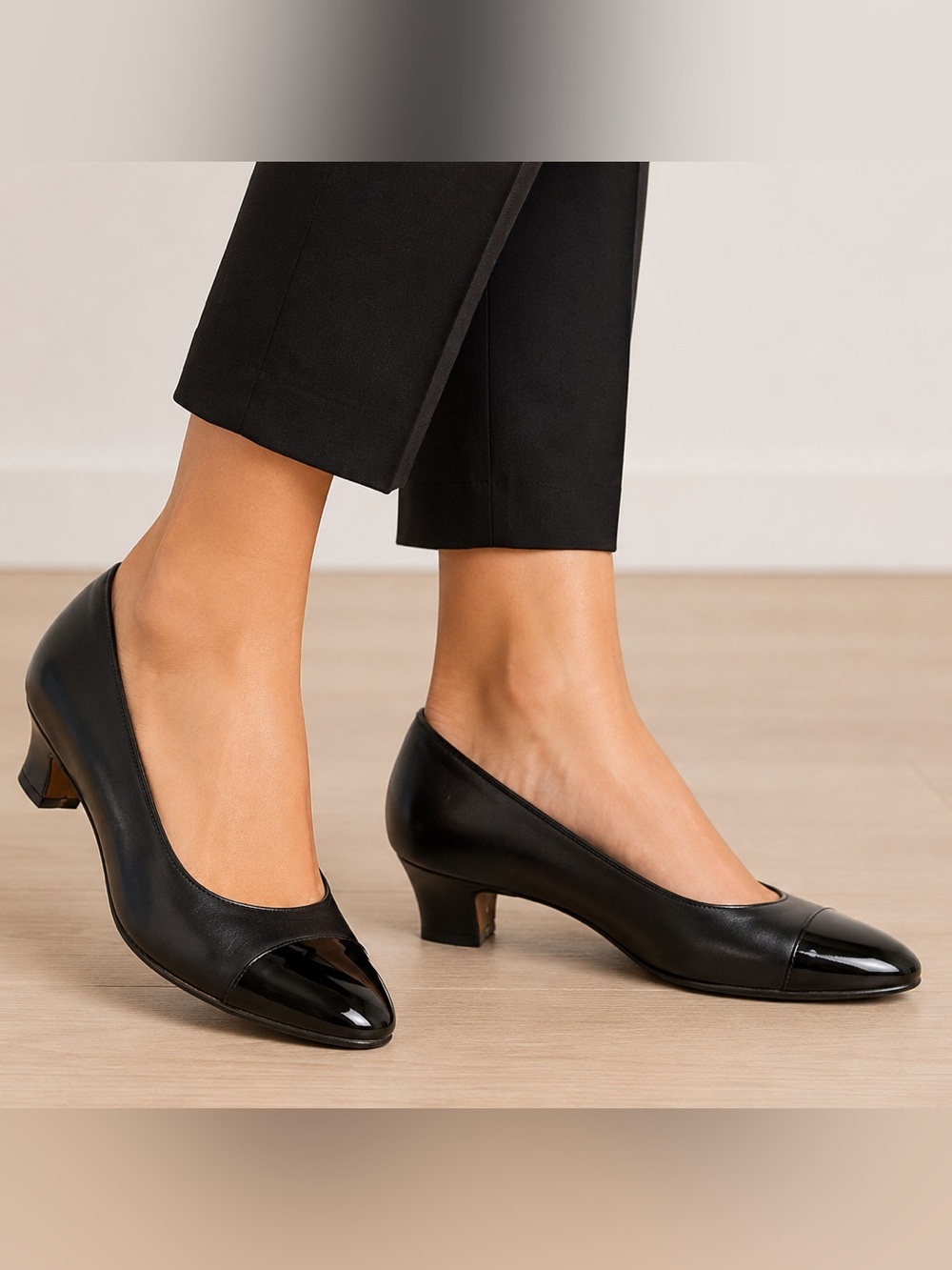 Salvatore Ferragamo Womens Size 5.5 Vintage Black Cap Toe Pumps Block Heel Italy